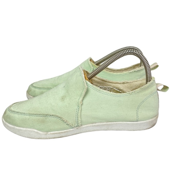 Vionic Shoes - Vionic Beach Canvass Shoes size 7